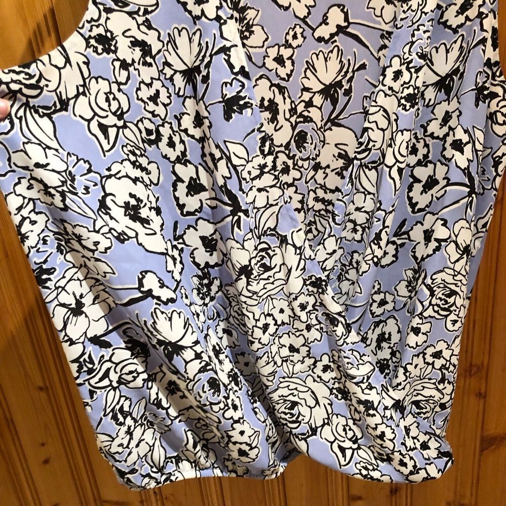 Loft Criss Cross Front Top Size Medium - Picture 8 of 15